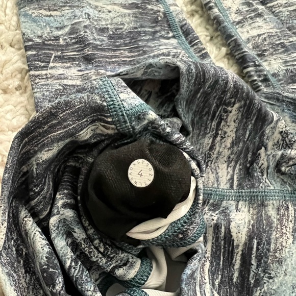 Blue patterned lululemon leggings - Picture 3 of 3